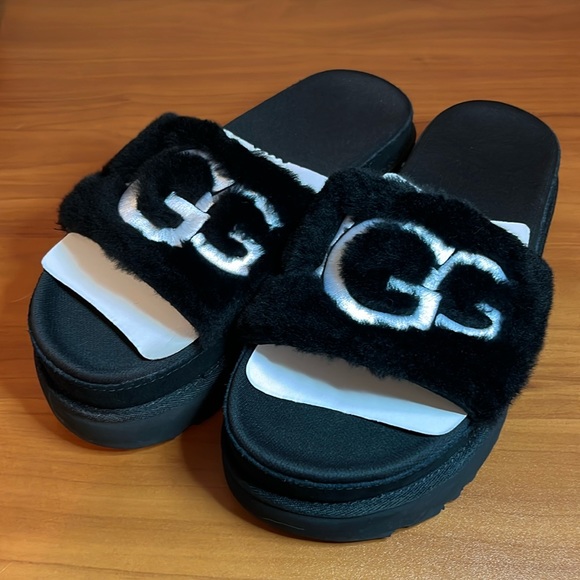 UGG Shoes - UGG Slides
